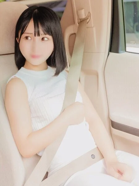 【密会車内SEX③】スレンダー童顔の人妻が車内で密会SEX…ちっぱい乳首をこねく