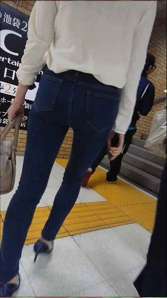 【食べ頃ヒップ】20代細身OLスキニーデニム尻9