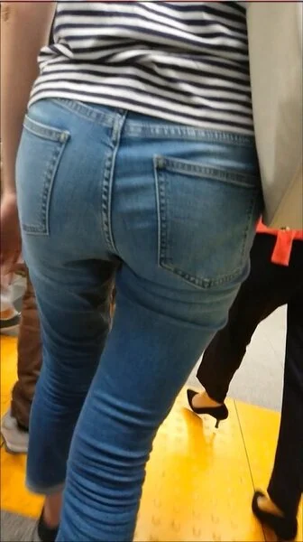 【食べ頃ヒップ】20代OL私服デニム尻9