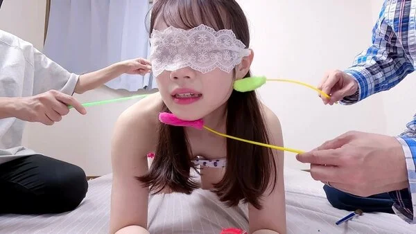 小柄なベリーキュートな女子さん!クビれた腰をクネらせ押し寄せる悶絶感と奮闘中!(