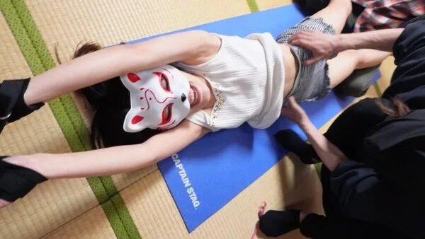 仮面越しでも分かるベリーキュートなM系女子さんをよってたかってネチっこく且つ激し