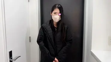人妻の赤色Tバック買い取り!美乳&モチ尻にパンツ食い込み撮影回