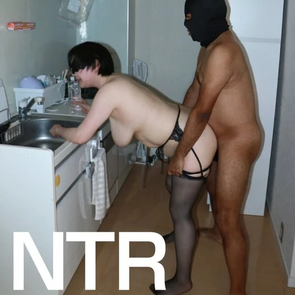人生初の黒人棒でマ●コをグチョグチョにかき回され失神寸前Hカップ奥様のNTR映像