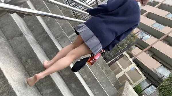 第70弾!裸足で歩く制服女子 その1