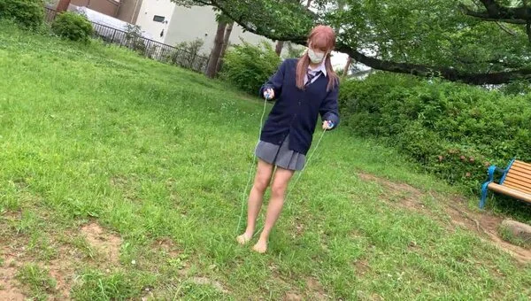 第70弾!裸足で歩く学生服女子 その2