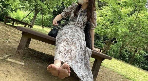第74弾!裸足で街中を歩く女性 その1