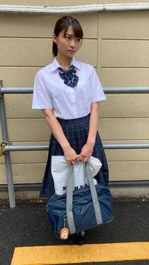 【流出】現役■■女子〇生_処女マン初ハメ撮り_アイドル級の美■■に連続無断中出し