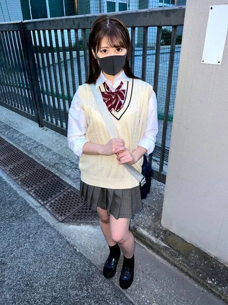 ※学校特定【個人撮影】授業終わりの制服女子③校門前で直凸_顔出しでパパ活して、身