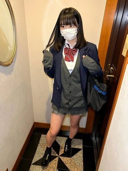 顔出し【個人撮影】身バレとか撮られるの嫌そうな感じのミニスカちゃん_プラス30K