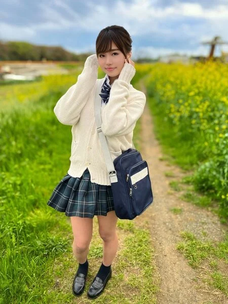 顔出し【個人撮影】卒業間近のギャルとのハメ撮り映像を公開_記念にザーメンを膣内に