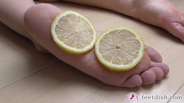 Vol.4 p.1 ういか足裏レモンティー