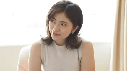 色白美巨乳の33歳人妻が旦那さんより大きな他人棒で気持ち良くなり喘ぎまくる