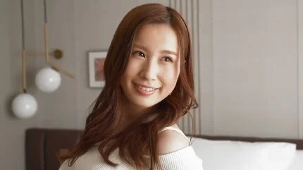 色白Fカップの27歳人妻が溢れて白濁したマン汁で他人棒をベトベトにする