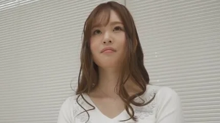 清楚で巨乳の27歳人妻が普段の生活にマンネリを感じ刺激を求めに来て喘ぎまくる