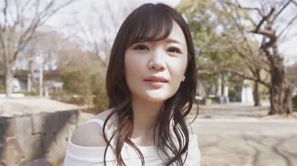 清楚で美巨乳の28歳の人妻が他人棒を挿入されて快感に顔を歪め何度も絶頂して体を震