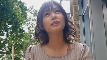 スレンダー美乳の29歳の人妻がエロい腰使いでアソコはビショ濡れ