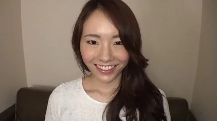 スレンダー美乳の26歳人妻が欲求不満の体を激しく突かれて悶絶