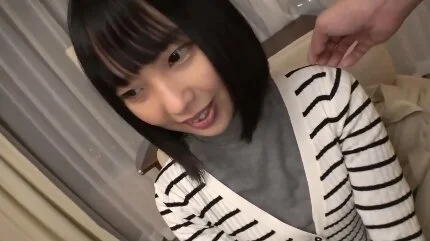スレンダーボディの26歳人妻が日頃のエッチに満足できない鬱憤をはらすように快楽に