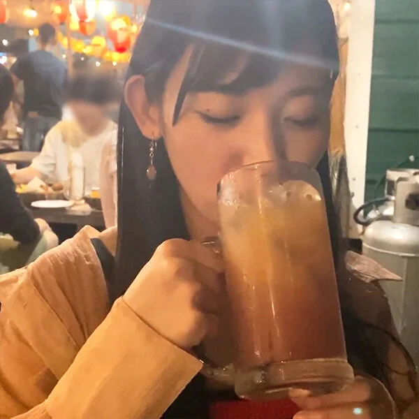 かわいくてノリがよくてエロい浮かれた女子大生とお酒飲んでほろ酔いセックス 膣内に