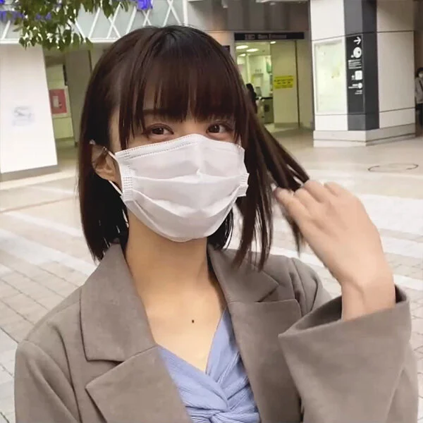 本屋で働く小顔でかわいい女友達に中出し Aカップ無乳なスレンダー体系なのにおまん