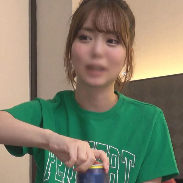 アイドルを目指す現役女子大生 おっさんの極太ちんぽに痙攣イキ 陰毛未処理の剛毛お