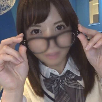 メガネの真面目そうな芋女→実は美■■でした!眼鏡アリナシどちらでもハメ撮りして背