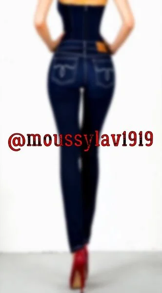 超美モデル✨身バレ厳禁?MOUSSYスキニーデニムでエロ尻撮影