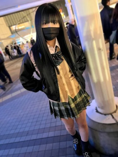 顔出し【個人撮影】サブカル系オマ◯コちゃんとの割り切り映像_クールそうな表情がエ