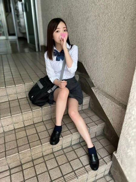 顔出し【個人撮影】色白スレンダー体型のオマ●コちゃんとの割り切り映像_恥じらいな