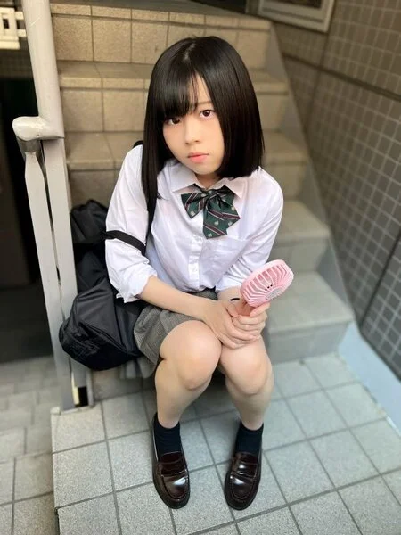 顔出し【個人撮影】あどけなさが残るオマ●コちゃんと割り切り_雑に弄られただけで感