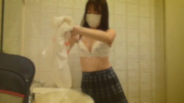 超高画質だよ♪仲良し3人組でこの夏最後の思い出づくり(^-^)/水風船バトルでビ