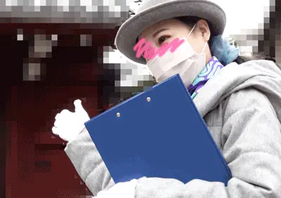 《01超美人バスガイド・・食い込み生尻Tバック**ローアングルで粘着ストしました