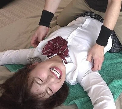 ⑥早川瑞希ちゃんがクラスメートに騙され男3人にくすぐられる 【電マ無し】