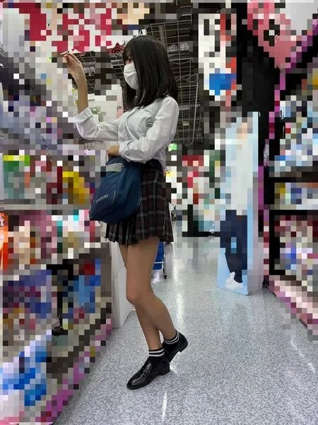 モデル級美女 赤チェK逆さ撮り