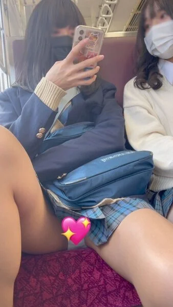 ■■■■■■日記33 青チェックミニスカ美脚■■■■を電車内BOX席で■■【※隣