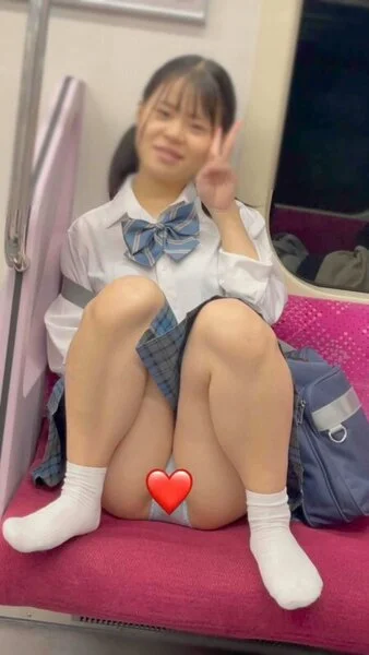■■■■■■日記99 初登場!!まさかの現役!?青チェック超激カワ童顔■■を電車
