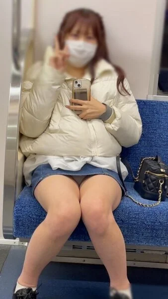 JD■■日記38 初登場!!ミニスカデニムのアイドル風オシャレパーマJDを電車内