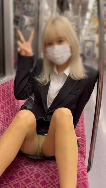 OL■■日記14 派手髪のあの娘が1年ぶりの登場!!派手髪の檄カワ美脚OLを電車