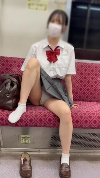 撮影日記206 初登場!!まるで君の○はの○葉!?激カワ黒髪清楚系Jを電車内で撮