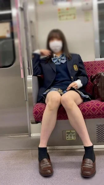 撮影日記237 今年は、初登場!!美脚が眩しい激カワ美脚Jを電車内で撮影【※完全
