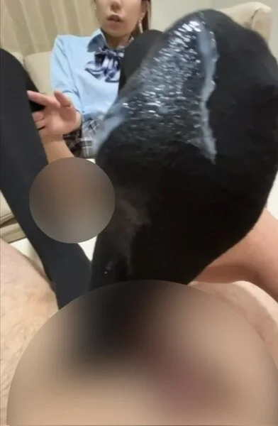 ローションたっぷりヌルヌルニーハイで絶頂足コキ