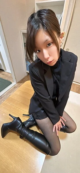 大人女子の黒ストとブーツ写真臭❤︎