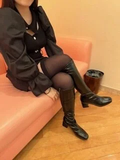 地雷系ファッション女性様による足責め調教 【後編】