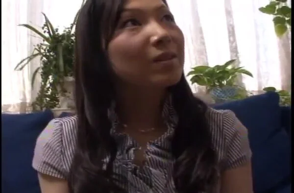 貞淑な人妻をイケメン男子がリードしてセックス!