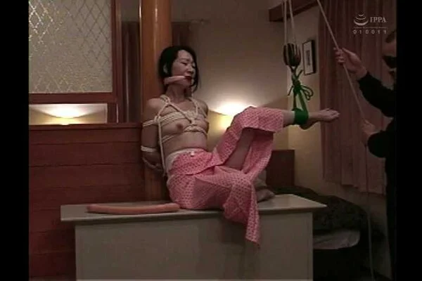人妻メス奴● 13 電球責め・連打鞭地獄