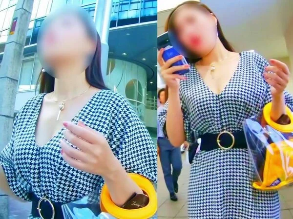 No.229白い美巨乳の谷間を露わにしてスケベアピールで周囲の乳好き男子たちを魅