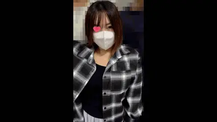 巨乳OLに集団でお触り。 パンツも脱がして、 乳首と手マンの2点同時お触り。