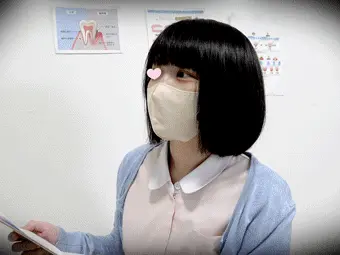 施術中にオナニー絶頂⁉衝撃の巨乳S級歯科助手ノーパンノーブラ剛毛丸見え【ローアン