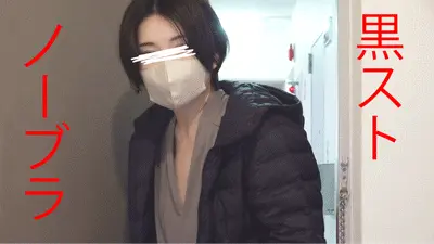 意識高い系奥様を下から逆さ撮り!妖艶な黒ストと淡色チクビが映り込みました