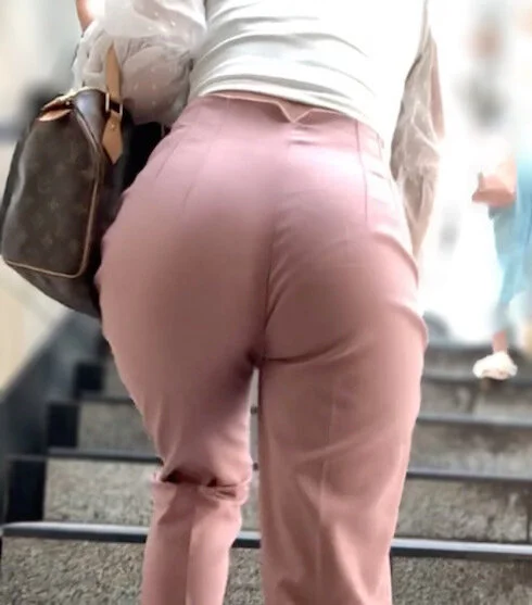 《ローアングル!100点満点の履きこなしのハイウエストパンツ》